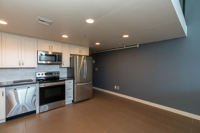 Building Photo - +++ LOOK NO FURTHER STUNNING 1BD LOFT WITH...