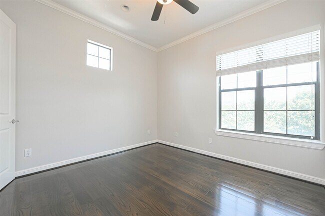 Building Photo - 1739 Oakdale St