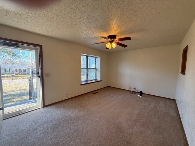 Building Photo - 1940 Ives Way Ln