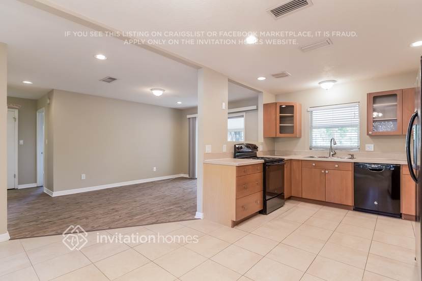 Building Photo - 4967 Magnolia Ave