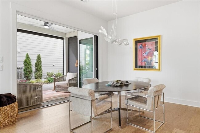 Building Photo - 158 Kingwood Dr