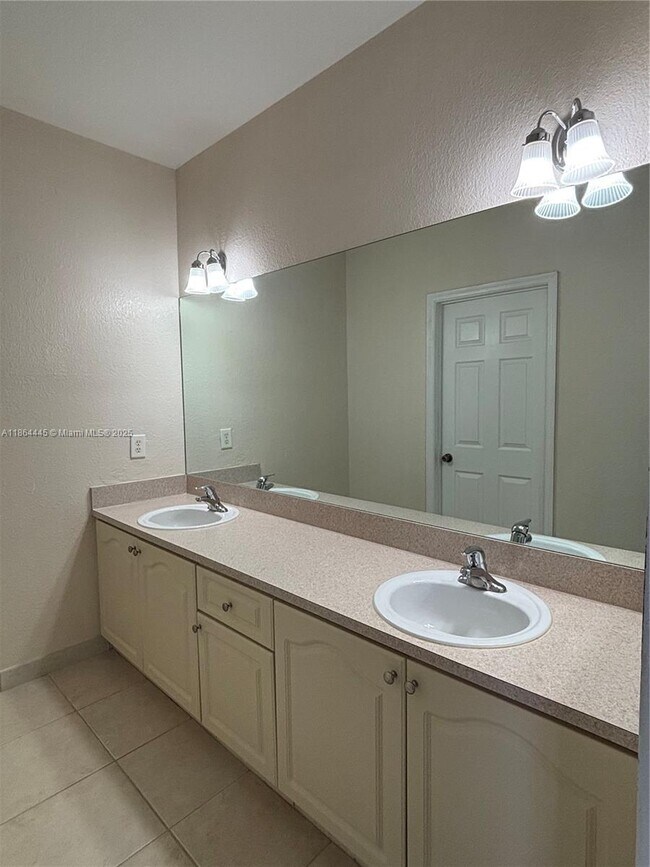 Building Photo - 18201 SW 108th Pl