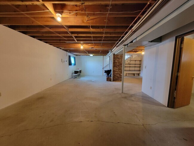 Building Photo - 511 W 45th Ave