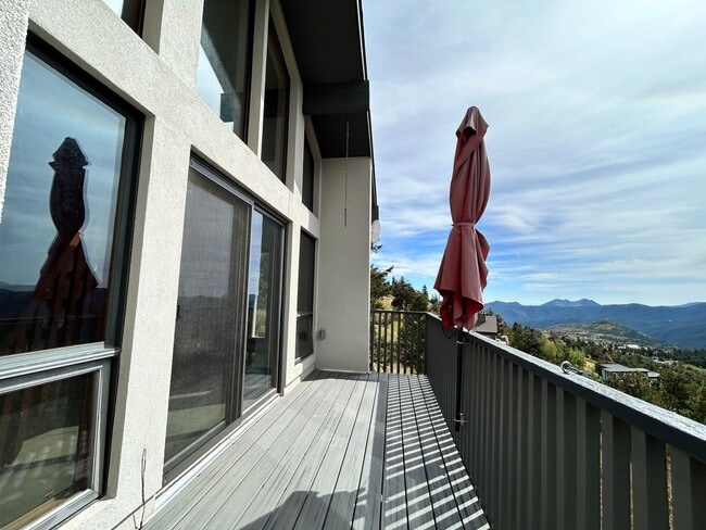 Building Photo - 2 Bedroom Mountain Home with Loft and Spec...