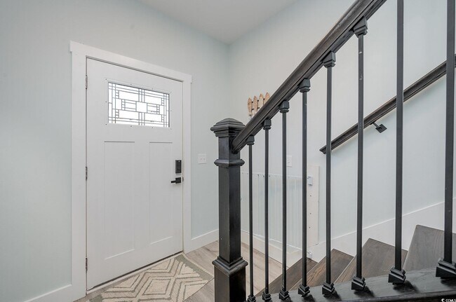 Building Photo - 503 30th Ave N