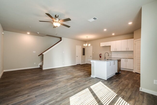 Building Photo - 645 Harvest Moon Dr