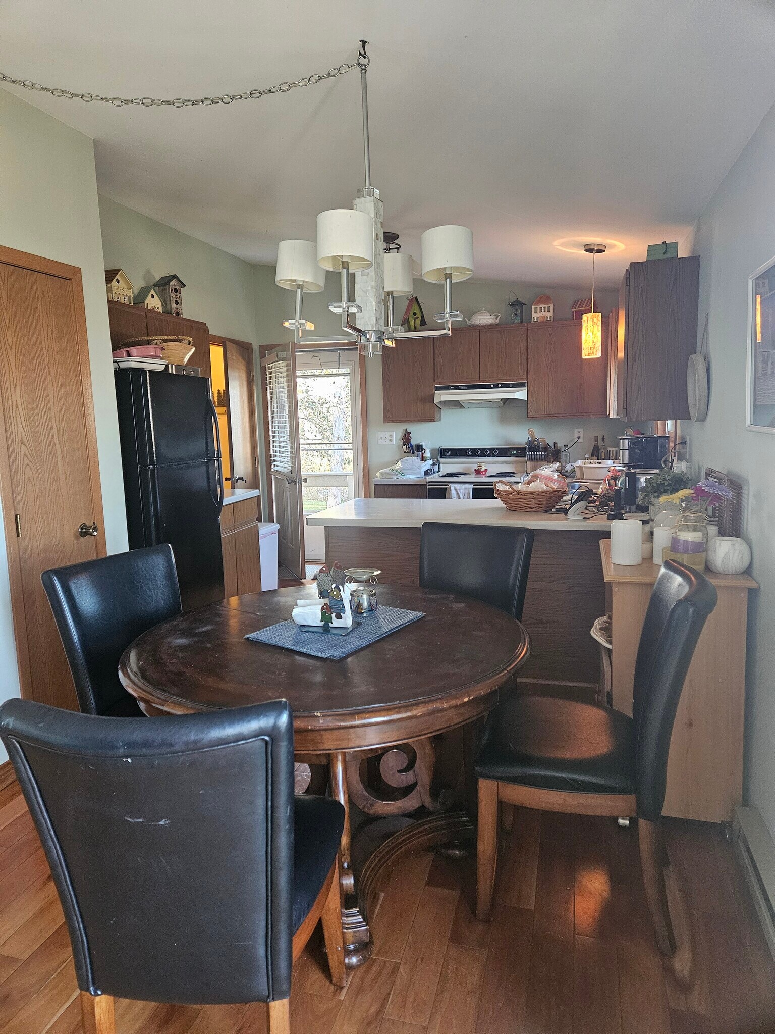 Kitchen Dining room - S818 Goldfinch Ct