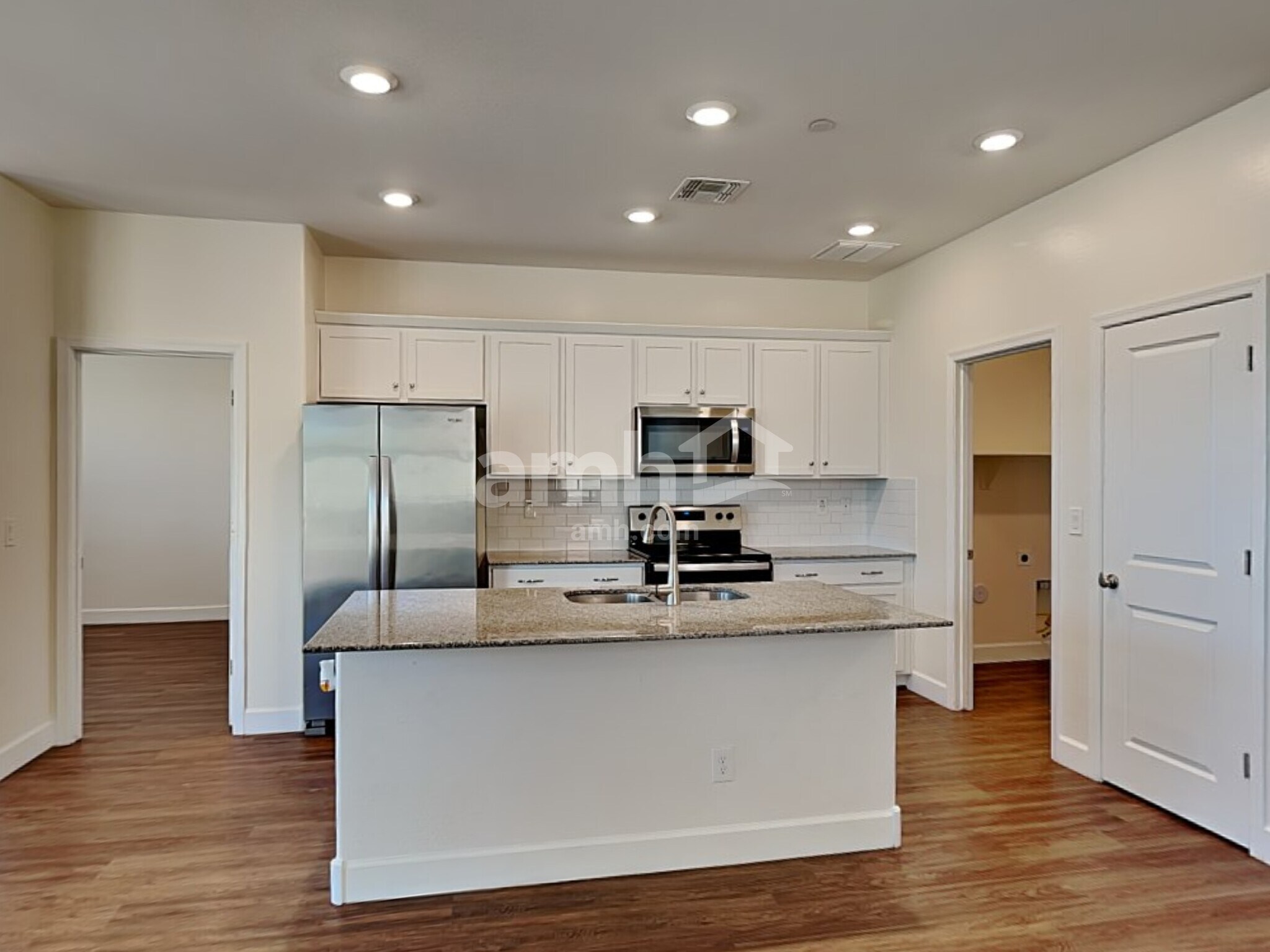 Building Photo - 5913 W Columbine Dr