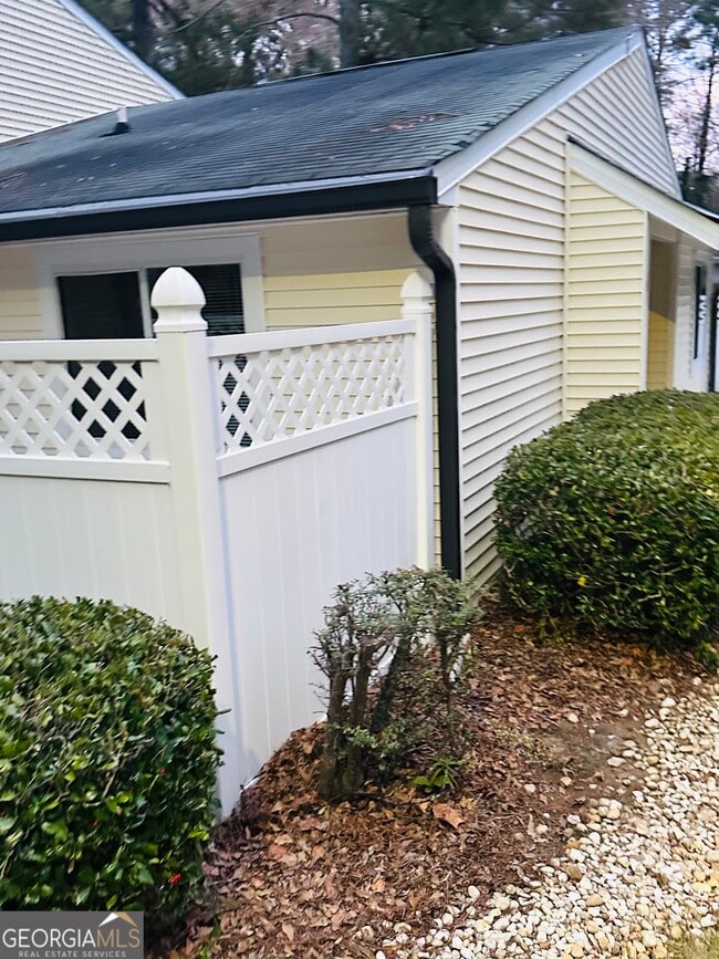 Building Photo - 201 Twiggs Cor