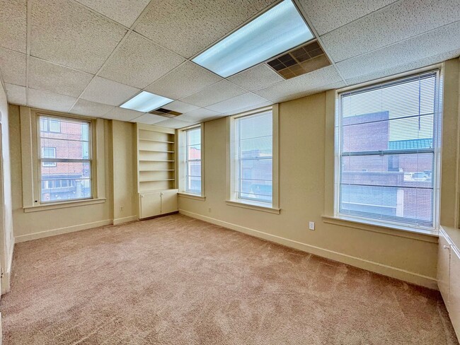 Building Photo - Downtown South Hill Apartment
