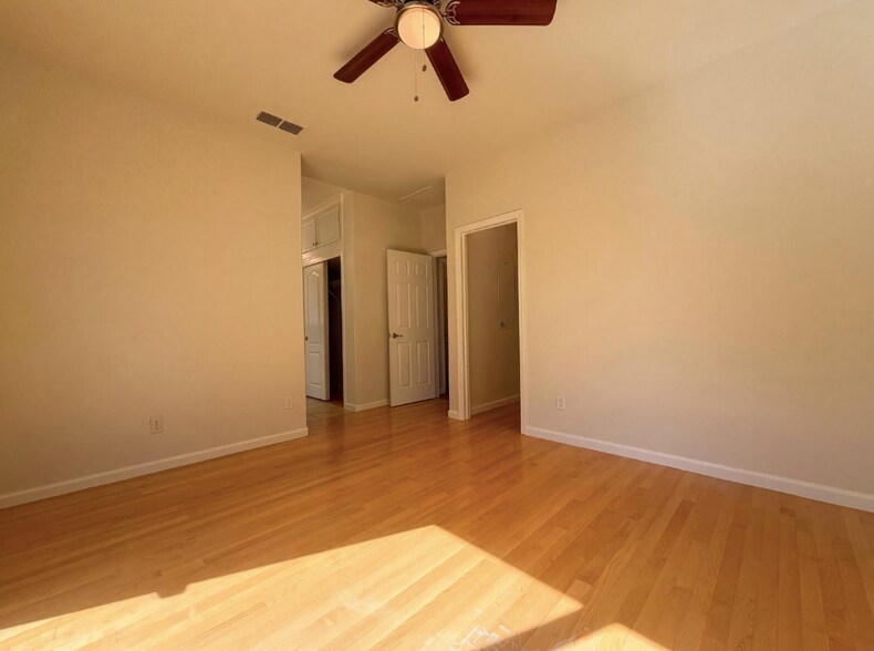 Building Photo - 400 Caravaggio Cir