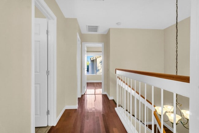 Building Photo - Beautiful townhome in La Jolla!  Three bedrooms plus office/extra bedroom! Available immediately!