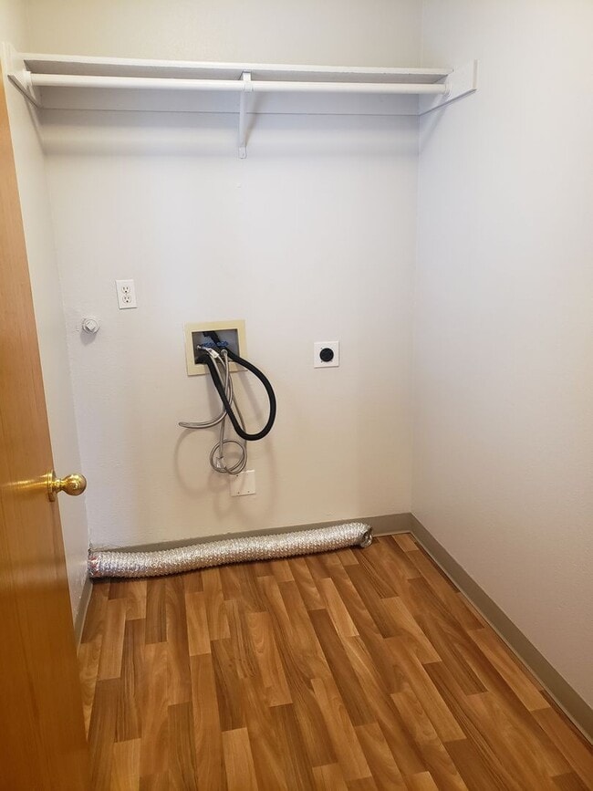 Building Photo - Wonderful townhouse in East Portland! rentalsc21.com