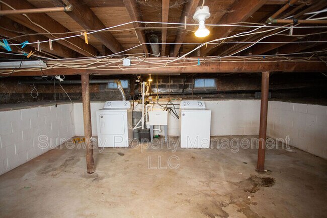 Building Photo - 19 Estate Rd