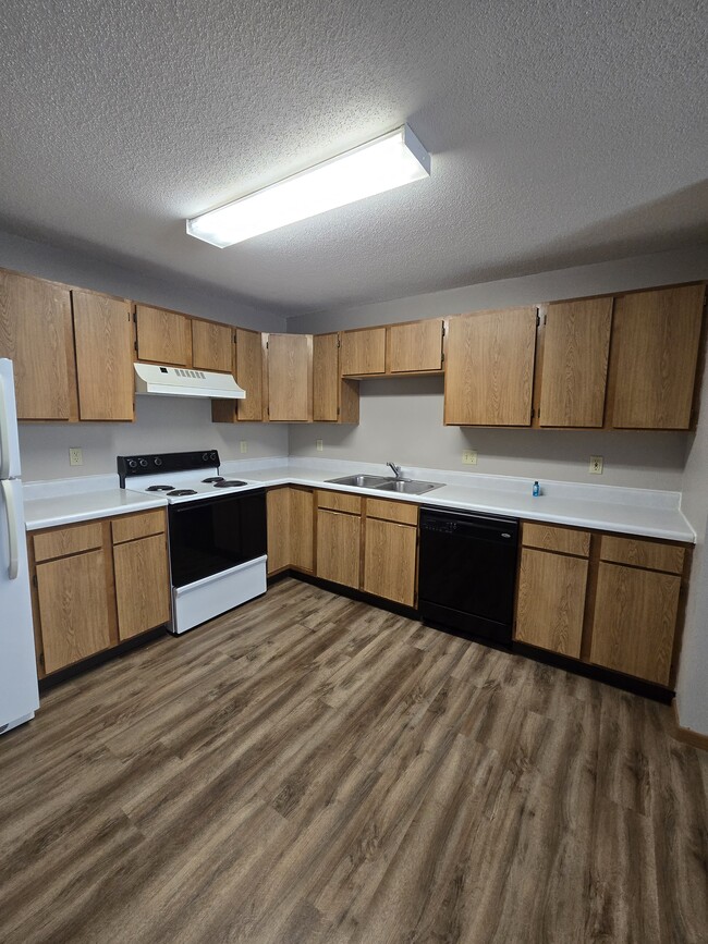 Building Photo - 8th & 8th Apartments