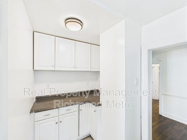 Building Photo - 3905 Larchmont Ln