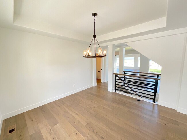 Building Photo - 5 Bedroom Home Available Near Baptist Rd &...