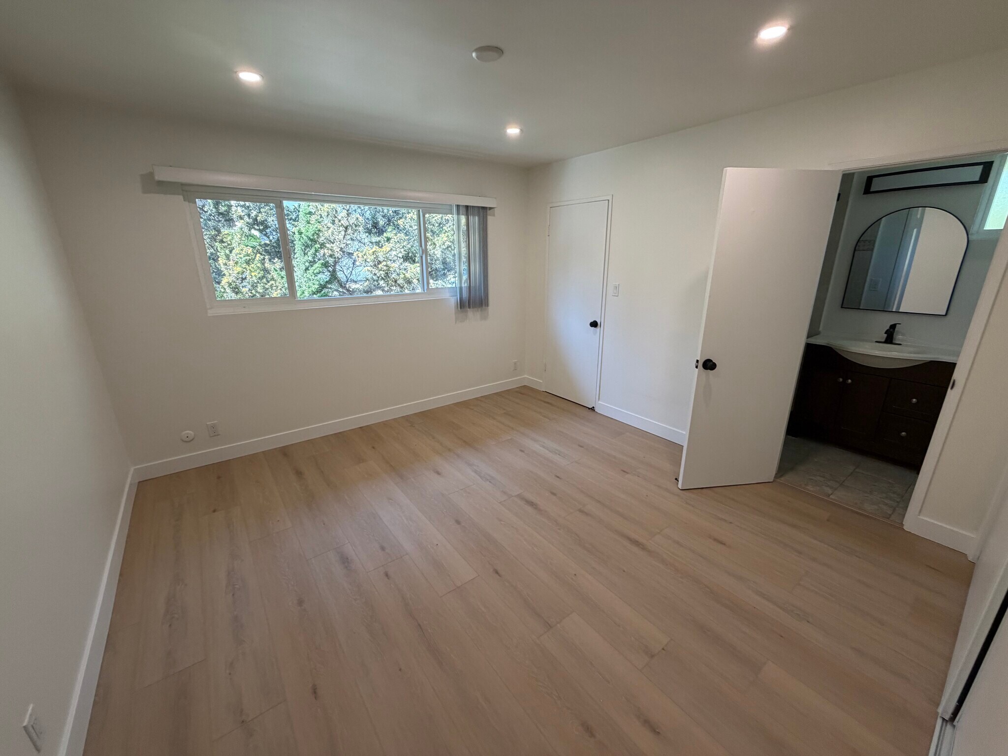 Building Photo - 851 Reeves Pl