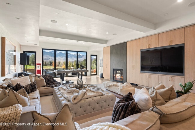 Building Photo - 75 McLain Ct