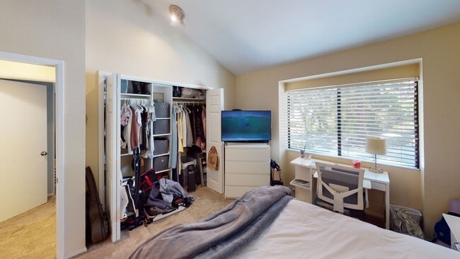 Building Photo - 3 bed, 2.5 Bath Townhome Near Cal Poly!