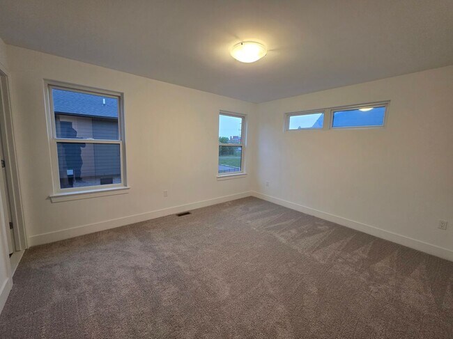 Building Photo - 3610 Trumbull