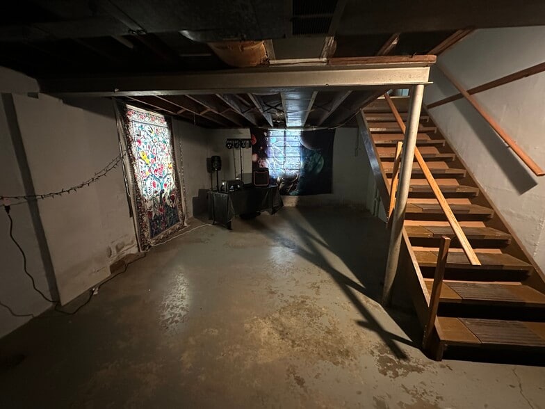 Building Photo - 563 Rellim Dr