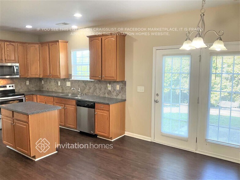 Building Photo - 12224 Palomar Dr