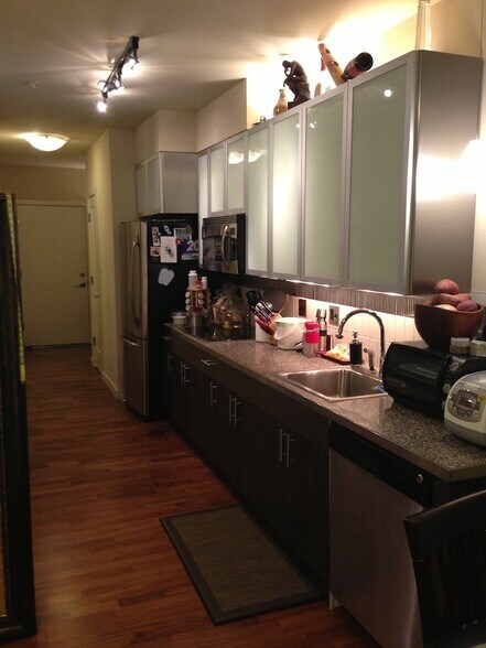 Building Photo - 3104 Western Ave