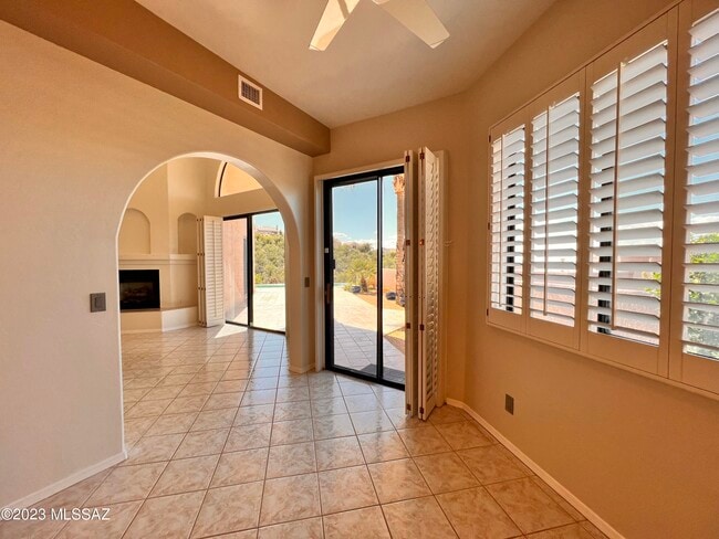 Building Photo - 10123 N Alder Spring Dr