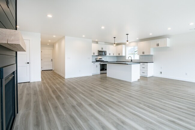 Building Photo - 1517 Hovel Rd