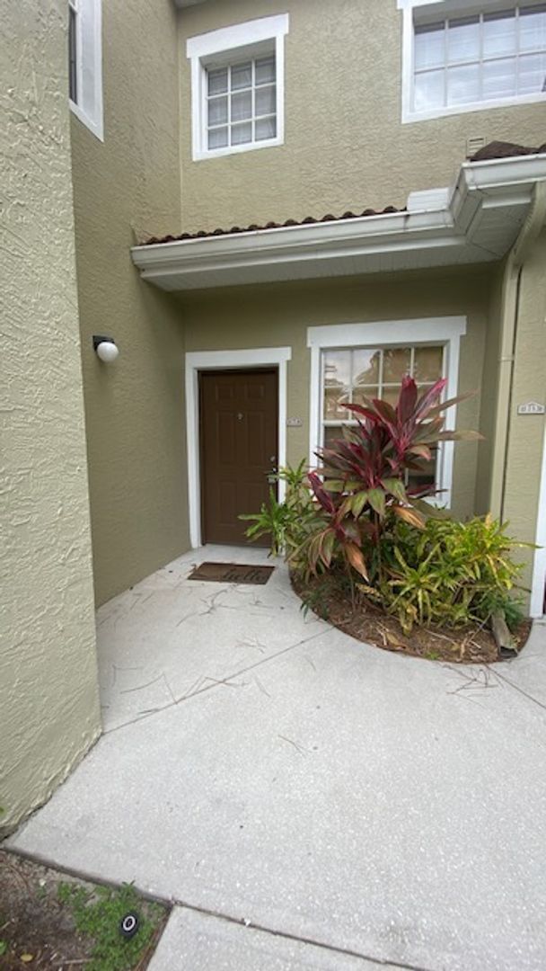 Building Photo - Gorgeous 1/1.5 Townhome in Las Palmas