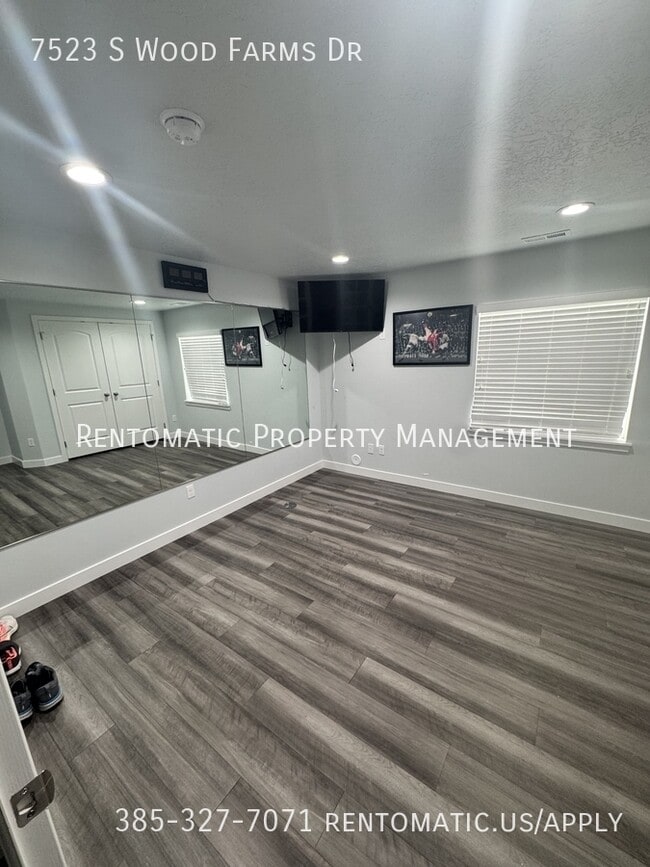 Building Photo - 7523 Wood Farms Dr