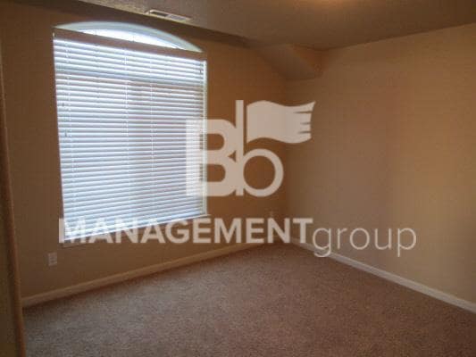 Building Photo - Beautiful Beaverton Home with Spacious Yard and Solar Panels that Save You Money!