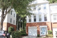 Building Photo - 3 Bedroom Townhome in the Heart of Dulth