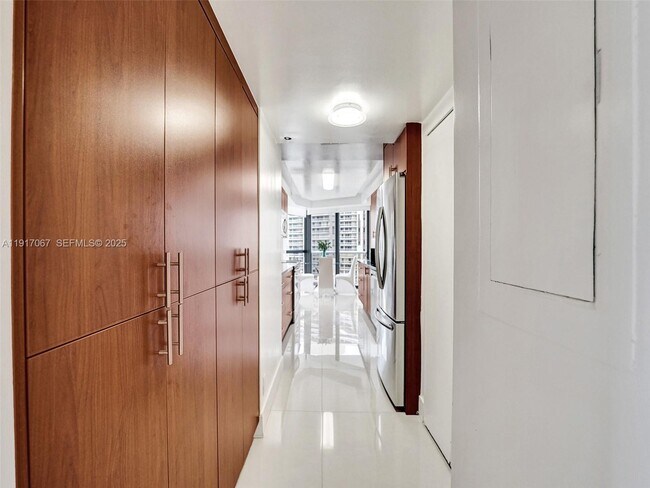 Building Photo - 20281 E Country Club Dr