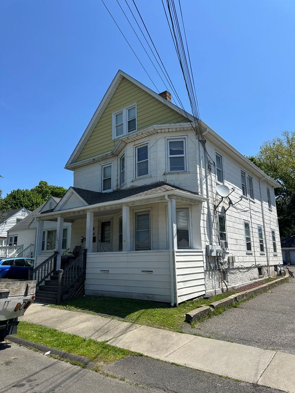 Primary Photo - 176 Thompson St