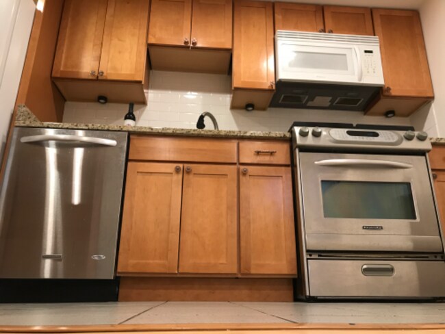 Building Photo - 1845 N Wilmot Ave