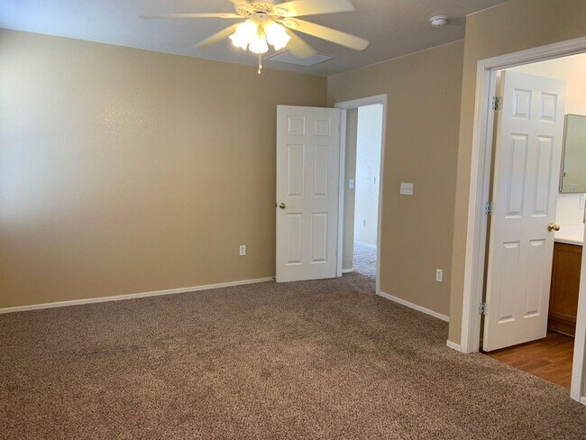 Building Photo - 4 Bedroom - 2 Bath - 1589 Sq. Ft. Home in Gladden Farms Community - Marana