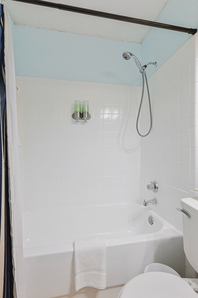 Building Photo - 2502 High Hollow Dr