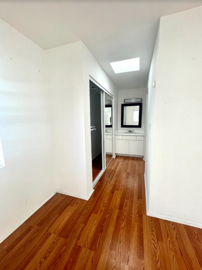 Building Photo - 19 Ozone Ave