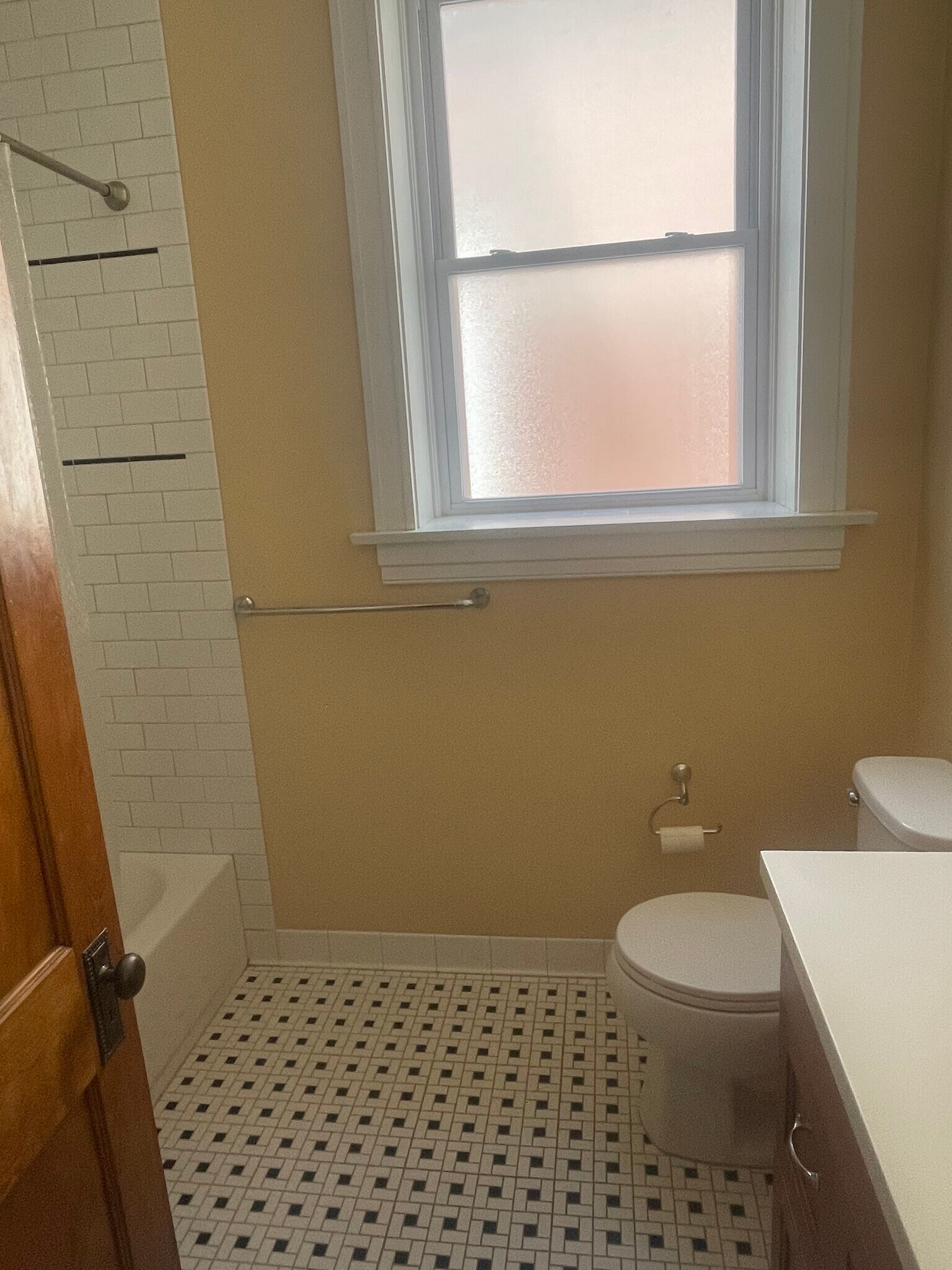 Shared bath - 6042 Pershing Ave