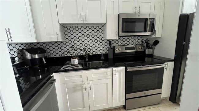 Building Photo - 5110 Coquina Key Dr SE