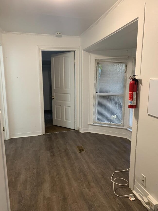 Building Photo - 413 Emmet St