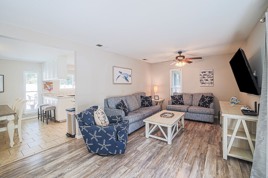 Living room - 16 Pelican St