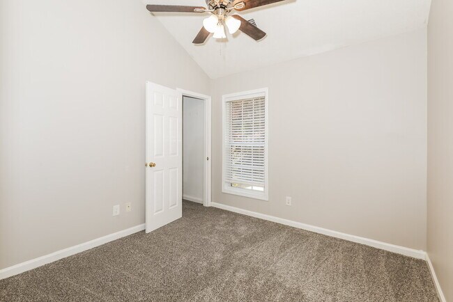 Building Photo - 145 Alessie Dr