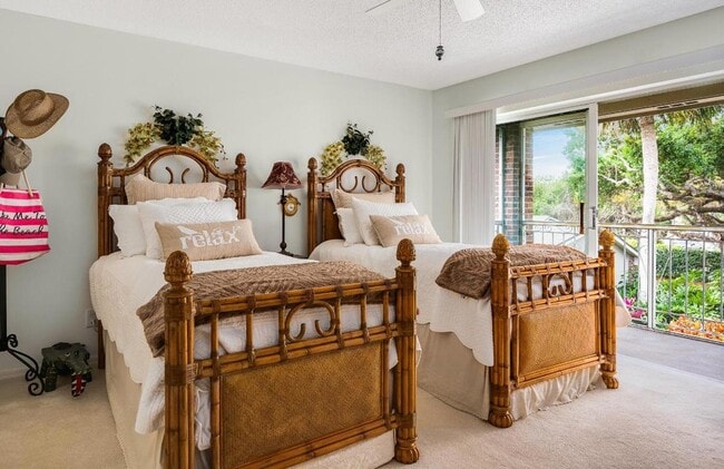 Building Photo - 2 Park Shores Cir