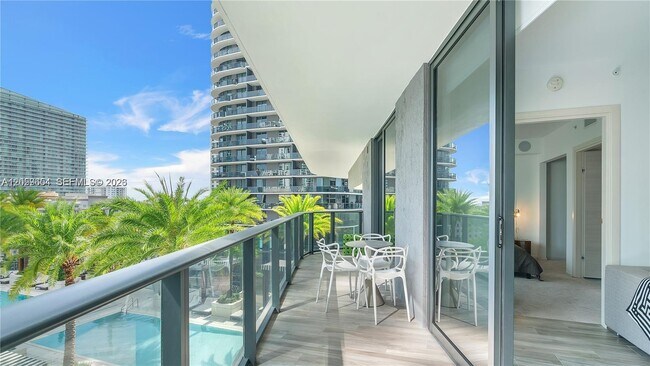Building Photo - 801 S Miami Ave