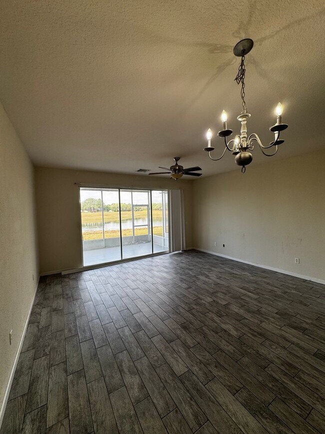 Building Photo - Beautiful 3BR/2.5BA Townhome with Water View in Fore Ranch