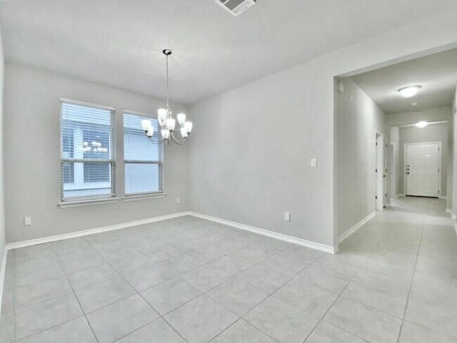 Building Photo - 816 Alta Wy
