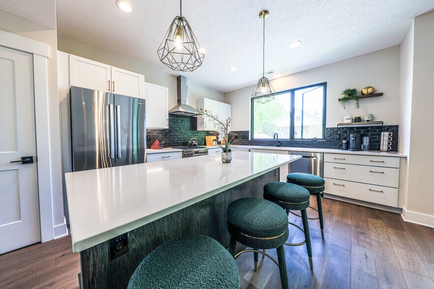 Building Photo - 362 Zimpfer St